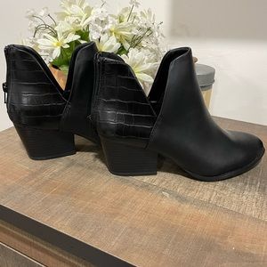 Woman’s Ankle Boots